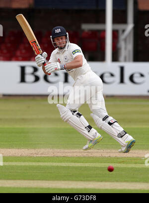 Cricket - LV County Championship - Divisione due - giorno due - Leicestershire / Gloucestershire - Grace Road. Geraint Jones di Gloucestershire è uscito durante la partita del campionato della contea di LV a Grace Road, Leicester. Foto Stock