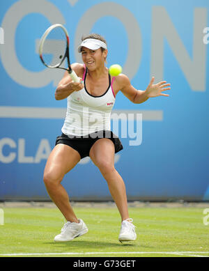 Tennis - AEGON Classic 2014 - giorno due - Edgbaston Priory Club. Heather Watson si allunga per la palla contro Aleksandra Wozniak, durante l'AEGON Classic all'Edgbaston Priory Club, Birmingham. Foto Stock