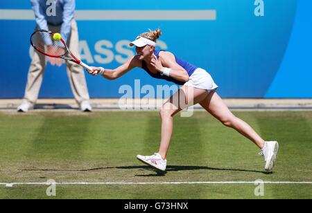 Alison Riske degli Stati Uniti in azione contro Sloane Stephens degli Stati Uniti durante l'AEGON Classic all'Edgbaston Priory Club di Birmingham. Foto Stock