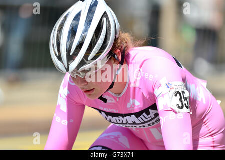 Ciclismo - gara del latte 2014 - Nottingham. WyndyMilla - Reynolds Rebecca Womersley durante la gara di latte delle donne d'élite a Nottingham Foto Stock