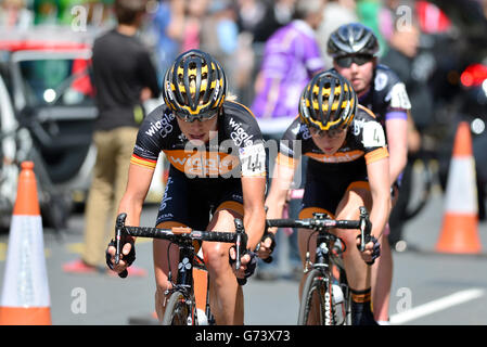 Ciclismo - gara del latte 2014 - Nottingham. Sfreccia Charlotte Becker Honda durante la gara ELITE Women's Milk Race a Nottingham Foto Stock