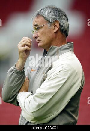 L'allenatore di Valencia Claudio Ranieri guarda dalla linea di contatto durante la partita pre-stagione contro Stoke City allo stadio Britannia di Stoke. NESSUN UTILIZZO NON UFFICIALE DEL SITO WEB DEL CLUB. Foto Stock