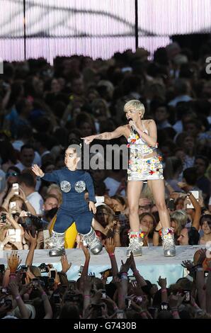 Capital FM Summertime Ball - Londra. Miley Cyrus durante il Summertime Ball della capitale FM al Wembley Stadium, Londra. Foto Stock