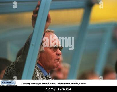 F.A. Carling Premiership Soccer - Coventry City v Blackbrun Rovers. Il direttore di Coventry Ron Atkinson Foto Stock