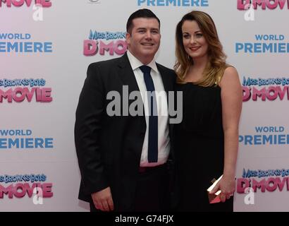 Paddy Houlihan e Emily Regan partecipano alla prima mondiale di Mrs Brown's Boys D'Movie al Savoy Cinema di o'Connell Street, Dublino. Foto Stock