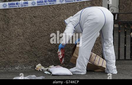 Sei-anno-vecchio ragazzo sparare a Dublino Foto Stock