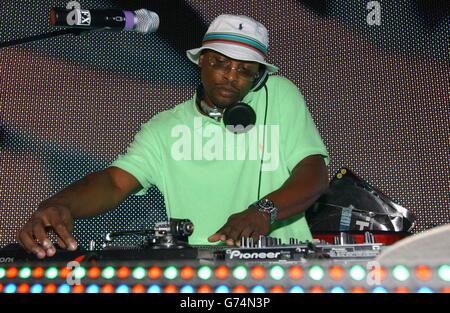 Jazzy Jeff dj's al party aftershow di Fabric, dopo la prima inglese di i, Robot all'Odeon Leicester Square nel centro di Londra. Foto Stock