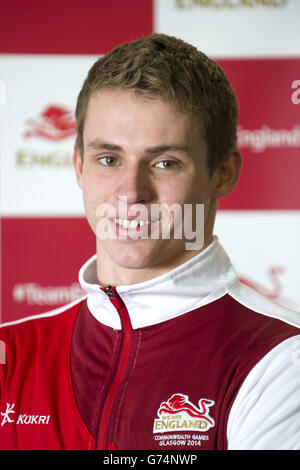 Commonwealth Games - Team England Kitting out Session - St Georges' Park. Il team England nuoterà ben orgoglioso durante una sessione di kitting out al St George's Park di Burton, davanti ai Giochi del Commonwealth 2014 Foto Stock