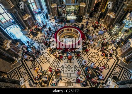 Cafe all'interno del Kunsthistorisches Museum o il Museo di Storia dell'arte, Vienna, Austria Foto Stock