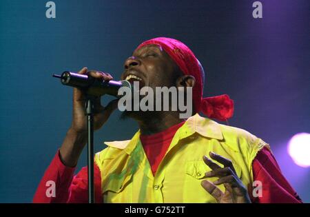 Il 40° Festival del folk di Cambridge. Il cantante Jimmy Cliff si esibisce sul palco al 40° Cambridge Folk Festival. Foto Stock