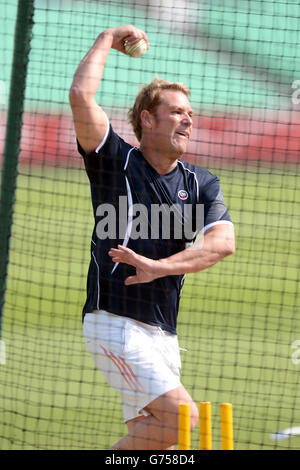 Cricket - LV= County Championship - Divisione due - giorno tre - Surrey v Leicestershire - The Kia Oval. Ex cricketer internazionale australiano Shane Warne Foto Stock