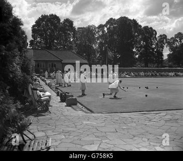 Bowling - il Campionato Nazionale Amatoriale dell'Associazione Italiana di Bowling delle Donne Inglesi - Wimbledon Park, Londra. Vista generale del campionato singles in corso. Foto Stock