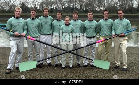 The Cambridge University Boat Race Crew, (L-R) Richard C e C Dunn, Stuart T Welch, A Joshua West, Thomas A Stallard (presidente), Eleanor L Griggs, Lucas P Hirst, Samuel W Brooks, James A Livingston, Sebastian Mayer ad una conferenza stampa a Putney, Londra. * per annunciare gli equipaggi per la 148a gara di barche da Putney a Mortlake sabato 30 marzo. Foto Stock