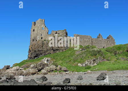 Le rovine del castello Dunure su un promontorio roccioso sulla Carrick costa al Dunure nel South Ayrshire, in Scozia Foto Stock