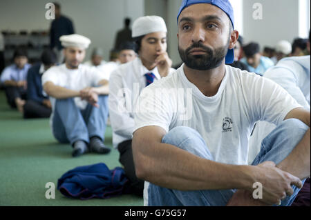 Costumi e Tradizioni - religione - La preghiera del venerdì - Baitul Futuh Mosque - Londra Foto Stock