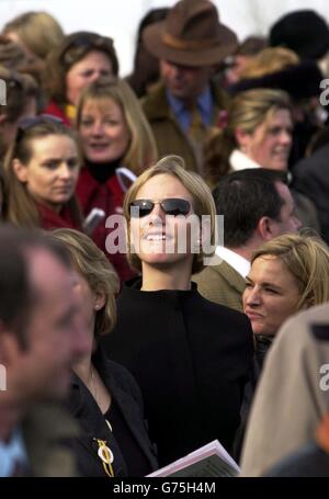 Racnig a Cheltenham Zara Foto Stock