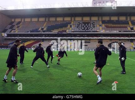 Manchester United giocatori durante una sessione di allenamento all'Estadio do Bessa , davanti al loro UEFA Champions League Group UNA partita con Boavista del Portogallo a Oporto, a terra. Foto Stock