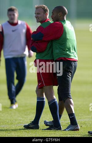 Bergkamp e Henry - Arsenale della formazione Foto Stock