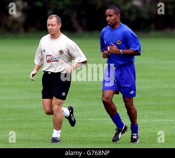 Lupi nuova firma Paul Ince Foto Stock