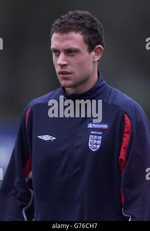 Inghilterra il nuovo ragazzo Wayne Bridge partecipa all'allenamento presso Bisham Abbey, prima della loro amichevole partita contro l'Olanda. Foto Stock