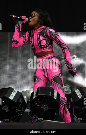 Azealia Banks si esibisce sul palco durante il primo giorno del Wireless Festival a Perry Park, Birmingham. Foto Stock