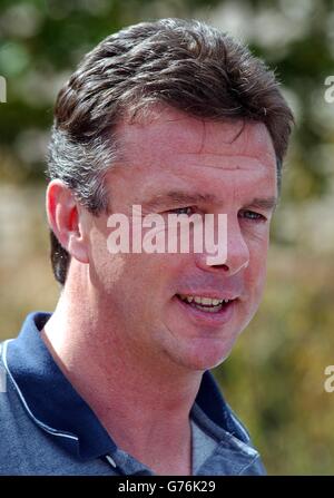 O'Leary lasciando Leeds shopping Foto Stock