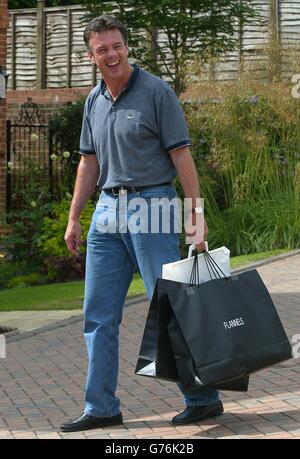 O'Leary lasciando Leeds shopping Foto Stock