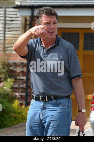 O'Leary lasciando Leeds shopping Foto Stock