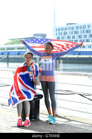 Jodie Williams (a sinistra) della Gran Bretagna e Allyson Felix (a destra) degli Stati Uniti durante una foto al Crowne Plaza, Glasgow. PREMERE ASSOCIAZIONE foto. Data foto: Venerdì 11 luglio 2014. Vedi la storia della Pennsylvania ATLETICA Glasgow. Il credito fotografico dovrebbe essere: Martin Rickett/PA filo Foto Stock