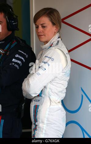 Motor Racing - Campionato del mondo di Formula uno - Gran Premio di Gran Bretagna 2014 - Giornata di pratica - circuito di Silverstone. Williams' Susie Wolff in garage durante la giornata di prove al circuito di Silverstone, Towcester. Foto Stock