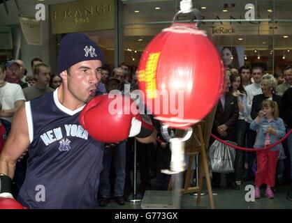 Joe Calzaghe funziona in Cardiff Foto Stock