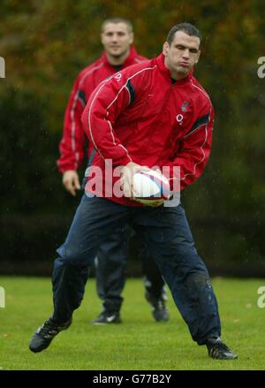 Il capitano del sindacato di rugby inglese Martin Johnson durante una sessione di allenamento al Penny Hill Park Hotel Bagshot Surrey. Foto Stock