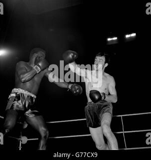 Boxe - pesi medi - Tom Imrie v Joe Yekinni - Empire Pool, Wembley, Londra Foto Stock