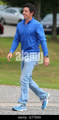 Nord irlandesi Rory McIlroy incontra il Nord Irlanda Primo Ministro Peter Robinson ed il Vice Primo Ministro Martin McGuinness a Stormont Castle dopo aver vinto l'Open di Golf Foto Stock
