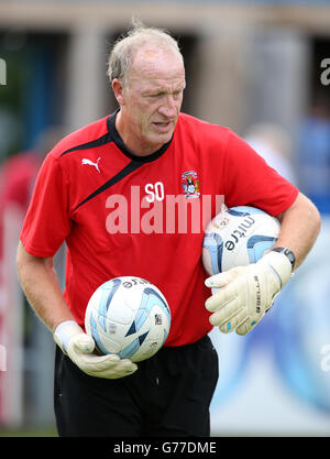 Calcio - Pre Season friendly - Nuneaton Town v Coventry City - Liberty Way. Coventry City portiere allenatore Steve Ogrizovic Foto Stock