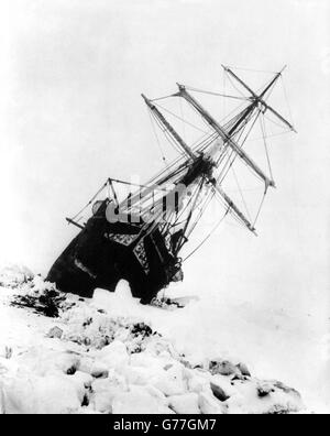 Ernest Shackleton, Endurance. Sir Ernest Shackleton, nave Endurance, intrappolati nel ghiaccio durante il 1914/15 Imperial Trans-Antarctic Expedition. Foto Stock