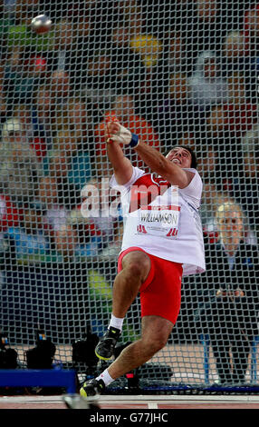 Sport - 2014 Giochi del Commonwealth - 6° giorno. Amir Williamson in Inghilterra durante la finale maschile di Hammer ad Hampden Park, durante i Giochi del Commonwealth 2014 a Glasgow. Foto Stock