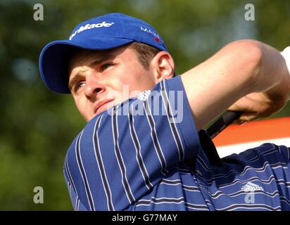 Justin Rose (Inghilterra) fa un colpo durante i British Masters, a Forest of Arden, Warwickshire. Foto Stock