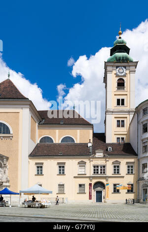 Piazza Freyung con Scottish abbazia e monastero benedettino con guesthouse nel centro della città vecchia di Vienna, Austria Foto Stock