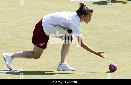 Sport - 2014 Commonwealth Games - giorno due. Englands Natalie Melmore compete nei Womans Singles al Kelvingrove Lawn Bowls Center durante i Giochi del Commonwealth di Glasgow del 2014. Foto Stock