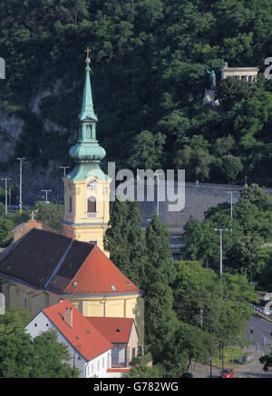 Ungheria Budapest Tabán chiesa St Gellért monumento di corsa verticale Europa scheda nessuno‡n chiesa St GellŽrt monumento Foto Stock