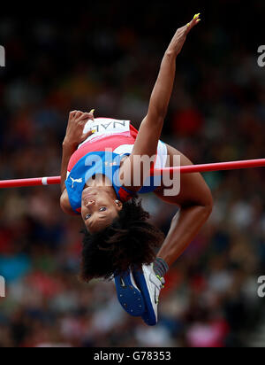 Cayman Islands Ashleigh Nalty durante la qualifica femminile High Jump a Hampden Park, durante i Giochi del Commonwealth 2014 a Glasgow. Foto Stock