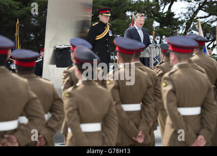 Il principe Harry durante l'insostiamento di un arco memoriale durante l'evento commemorativo di Step Short a Folkestone, Kent per commemorare il centesimo anniversario dello scoppio della prima guerra mondiale. Foto Stock
