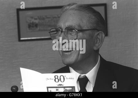 Lord Tonypandy (George Thomas), che attende con impazienza il suo ottantesimo compleanno di domenica, a casa sua a Cardiff. Foto Stock