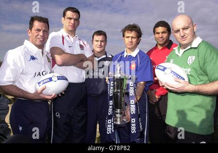 Da sinistra - Alessandro Troncon (Italia), Martin Johnson (Inghilterra), Gordon Bullock (Scozia), Fabian Galthie (Francia), Colin Jarvis (Galles) e Keith Wood (Irlanda) al lancio del torneo RBS 6 Nations di Hyde Park. Foto Stock