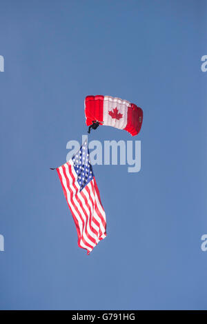 Forze armate canadesi Parachute Team, il SkyHawks, Ali sopra Springbank, Springbank Airshow, Alberta, Canada Foto Stock