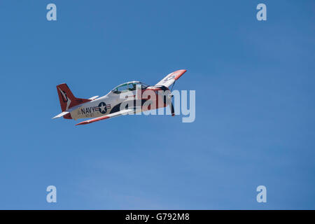 VT-27, T-28 Trojan, Marina degli Stati Uniti, Ali sopra Springbank, Springbank Airshow, Alberta, Canada Foto Stock