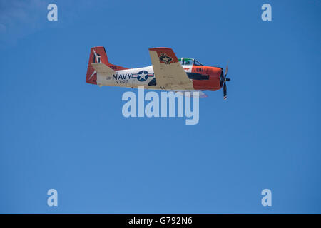 VT-27, T-28 Trojan, Marina degli Stati Uniti, Ali sopra Springbank, Springbank Airshow, Alberta, Canada Foto Stock