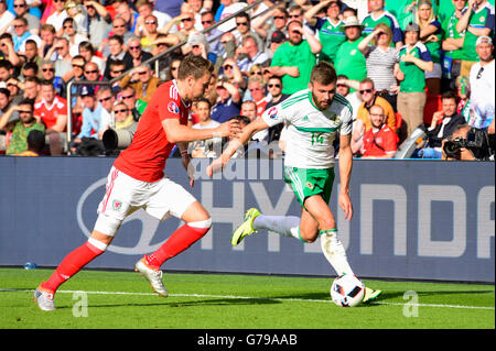 25.06.2016. Parc des Princes, Parigi, Francia. Campionati Europei UEFA di calcio. Ultimi 16 round, il Galles contro l'Irlanda del Nord. Stuart Dallas (NIrl) Foto Stock