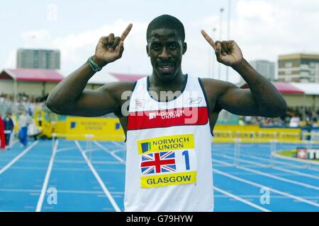 Dwain Chambers - Norwich Union Athletics - Glasgow. Dwain Chambers dopo la sua vittoria nella corsa di 100 metri durante la Norwich Union International Athletics allo Scotstoun Stadium, Glasgow. Foto Stock